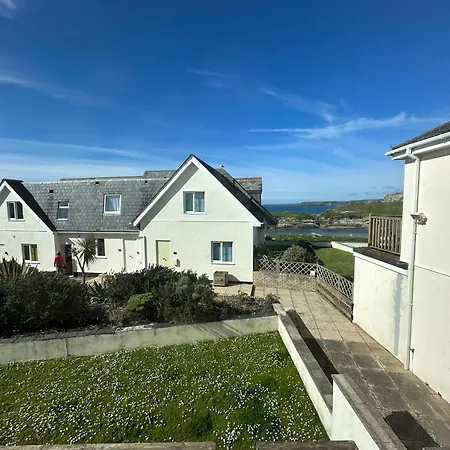 House With Expansive Sea Views! *